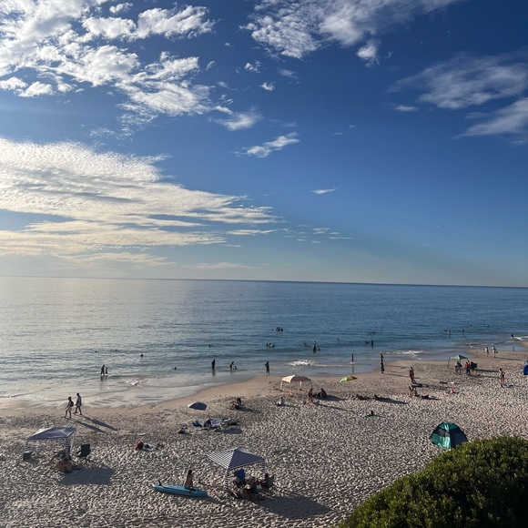 Meet your posher • • - Picture 2 of 3